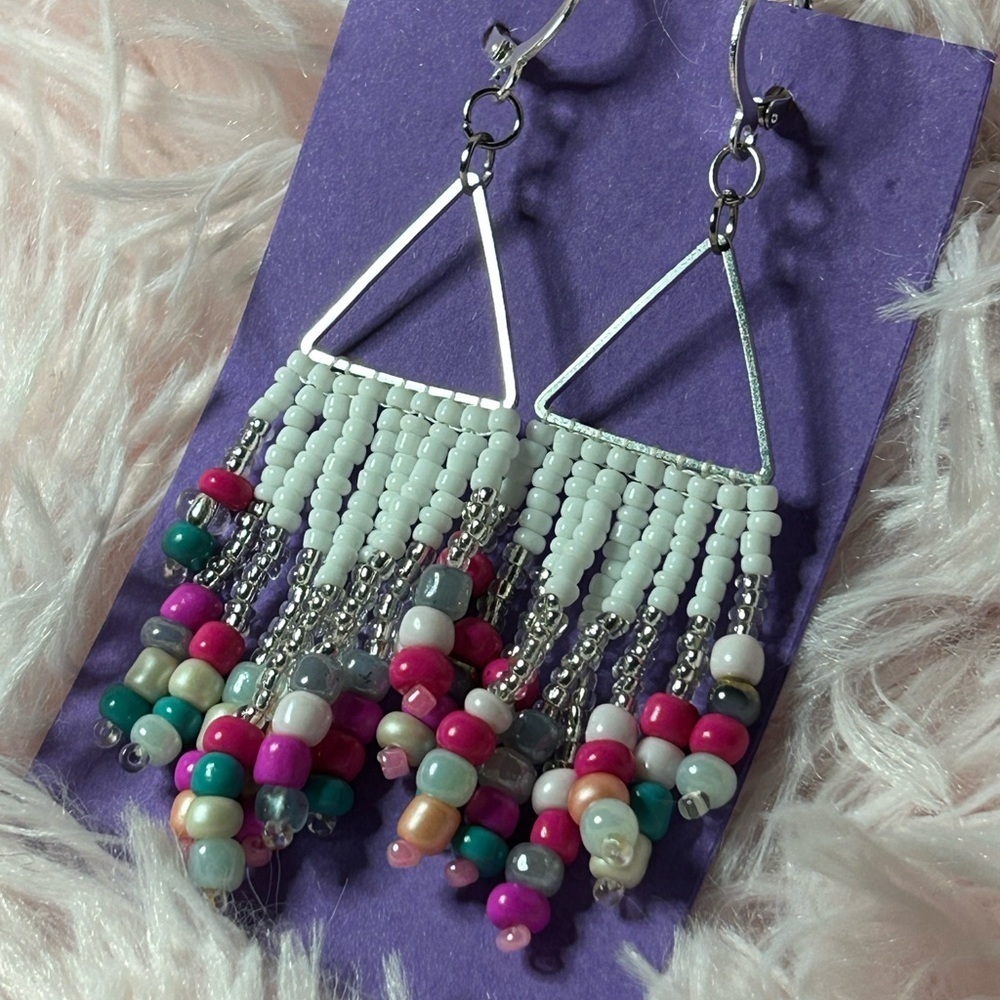 White Fringe Multicolor (Silver Hooks)